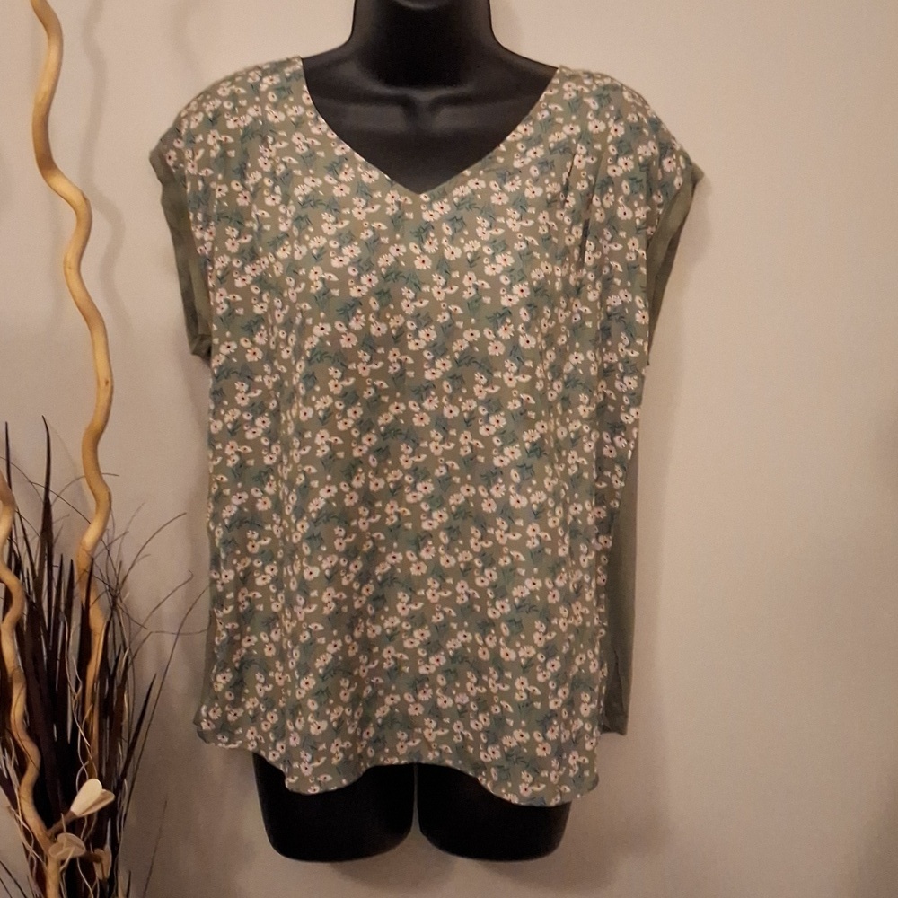🎽Papermoon cap sleeve blouse Size Small